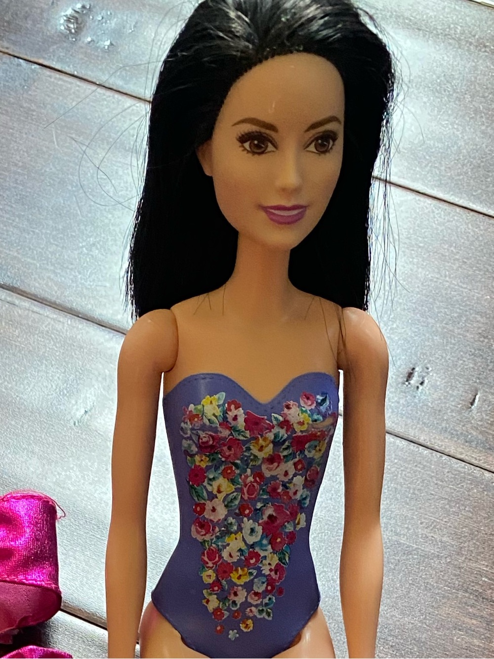 2 Swim Barbies with 2 mermaid outfits - Picture 2 of 14